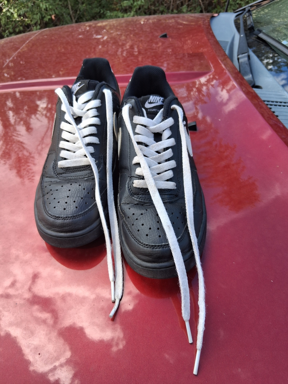 Nike Men’s Black Athletic Sneakers with White Laces
